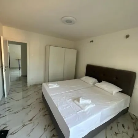 Apartment Quinn Teuta In Split