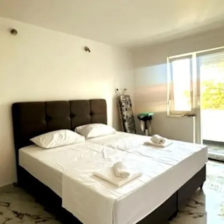 Quinn Teuta In Apartment