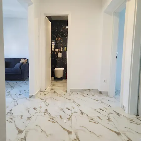 Quinn Teuta In Split