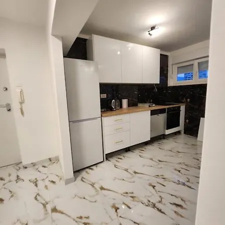 Apartamento Quinn Teuta In